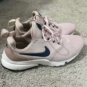 Nike women’s prestos